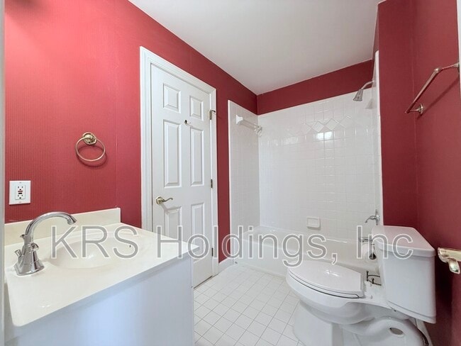 Building Photo - 213 Glen Abbey Dr