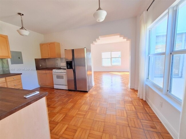 Building Photo - 4035 Meridian Ave