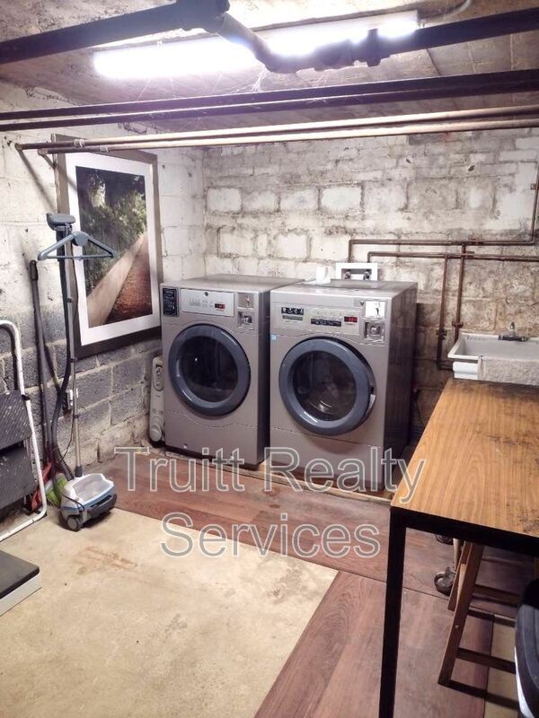 Building Photo - 1621 17th Pl SE