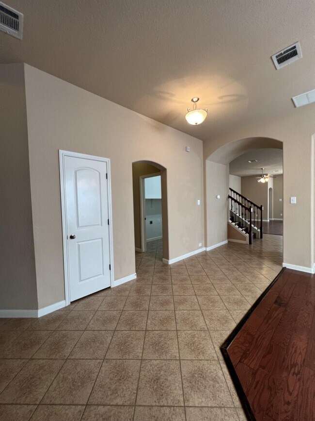 Building Photo - 25030 Buttermilk Ln