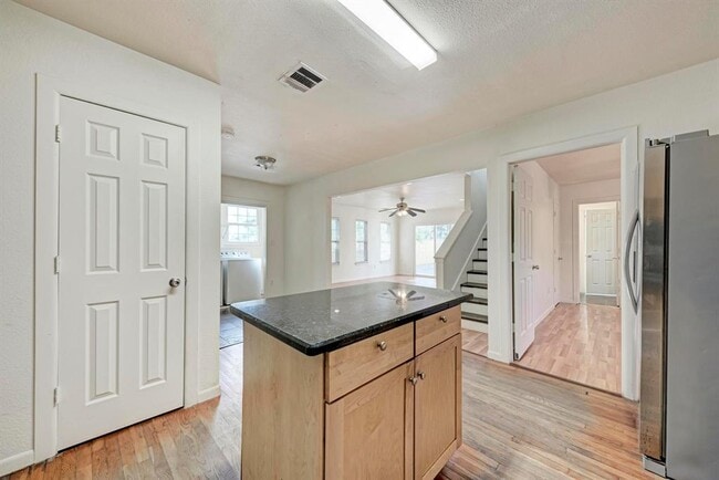 Building Photo - 3106 King St