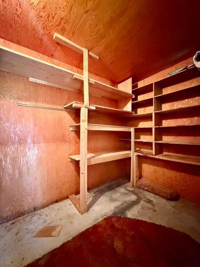 Building Photo - **50% OFF FIRST MONTH'S RENT** Country Liv...