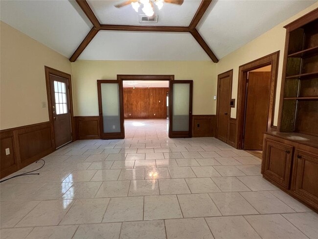 Building Photo - 8210 Hollyleaf Dr