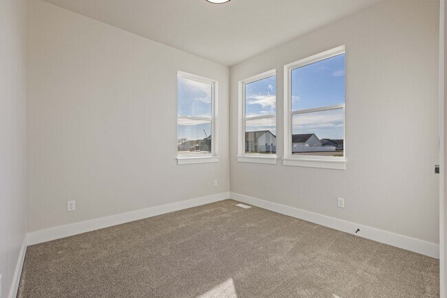 Building Photo - LEASE TAKE OVER PLEASE CALL TENANTS BRITTNEY 480-868-7733 OR Gunner Norton 480-450-0666 -FOR THIS...