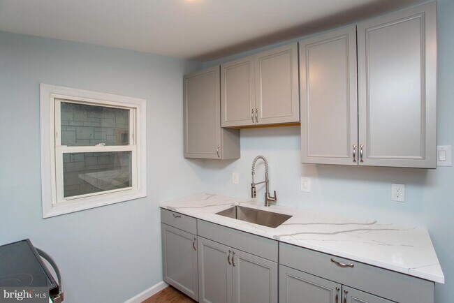 Building Photo - 3412 Upper West End Ave