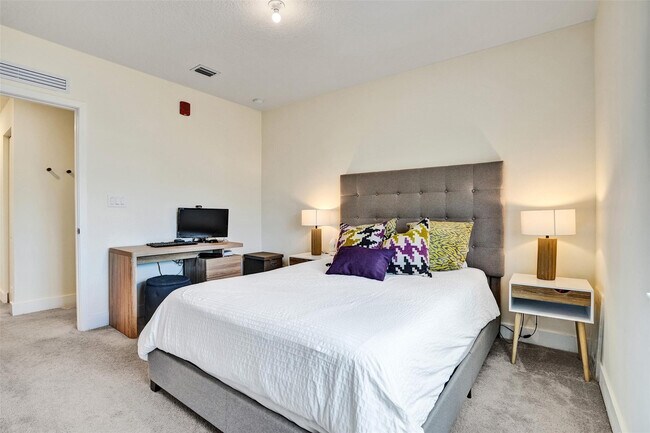 Building Photo - 8001 NW 41st St