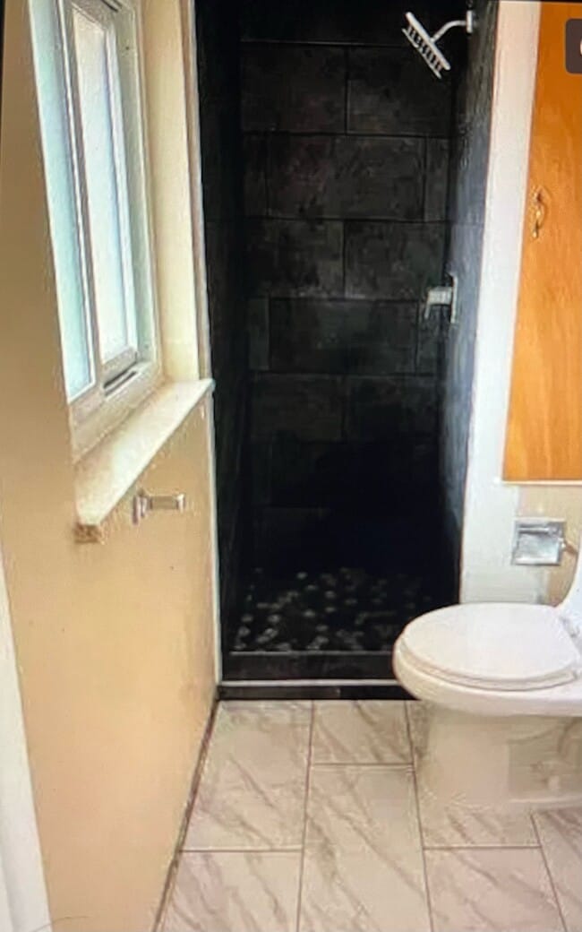 Master bathroom - 6359 Yarrow St