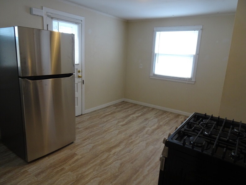 Kitchen/Dining Area - 615 Starin Ave