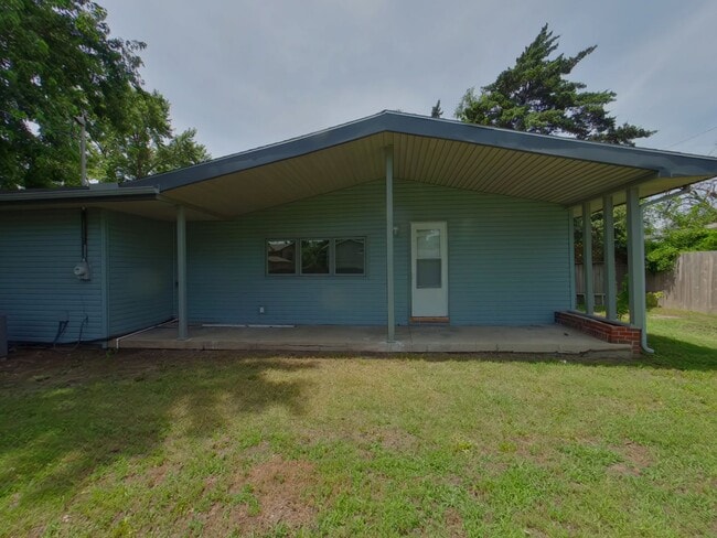 Building Photo - 2520 N Perry Ave