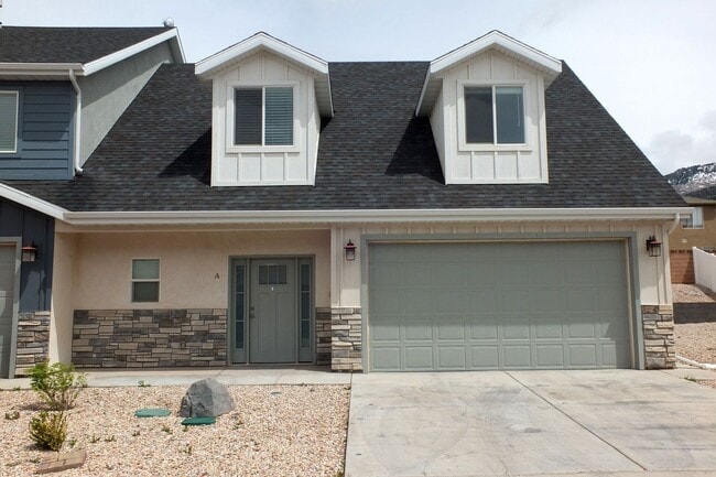 Building Photo - 1563 S Topaz Dr
