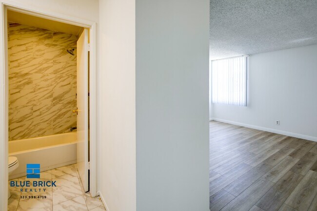Building Photo - 5452 Corteen Pl