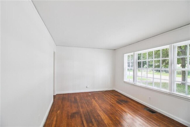 Building Photo - 1390 Benteen Ave SE