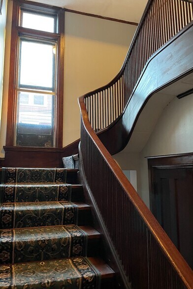 Building Photo - 118 Eddy St