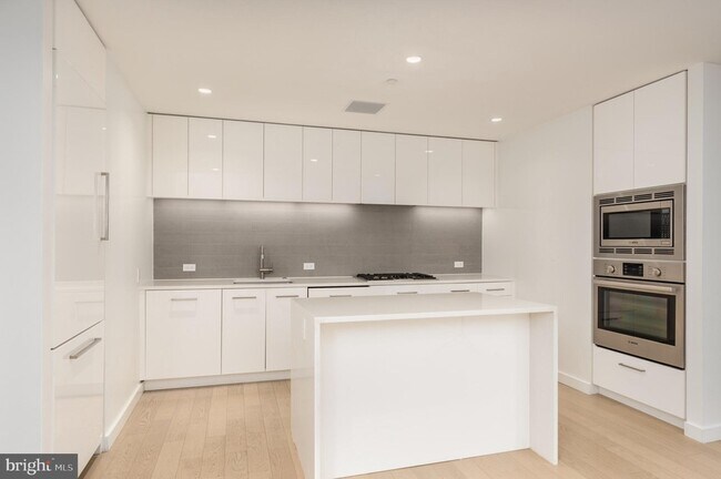 Building Photo - 1110 23rd St NW