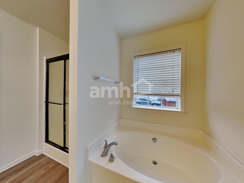 Building Photo - 159 Sailway Rd