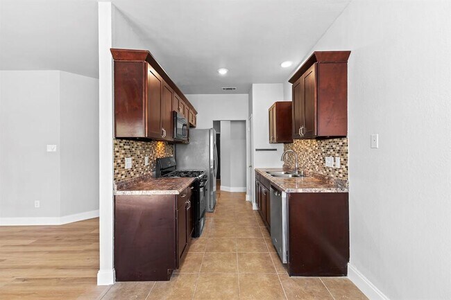 Building Photo - 1207 York Castle Dr