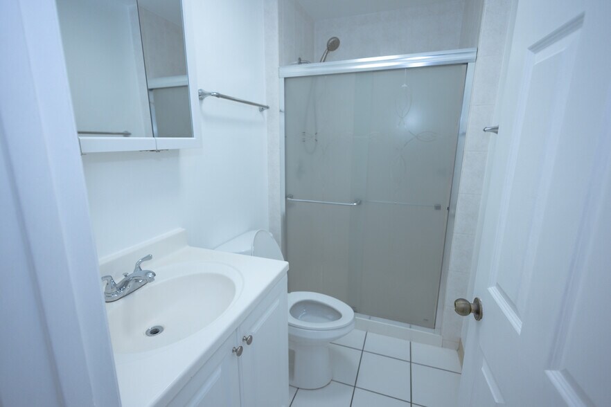 Building Photo - 930 Beau Dr