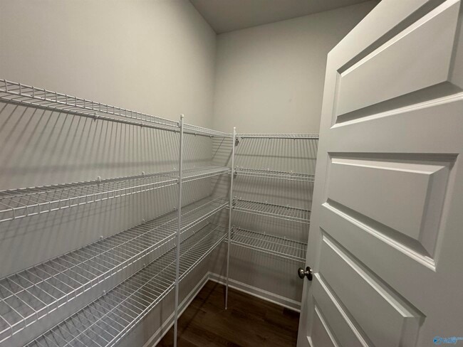 Building Photo - 209 Saddle St