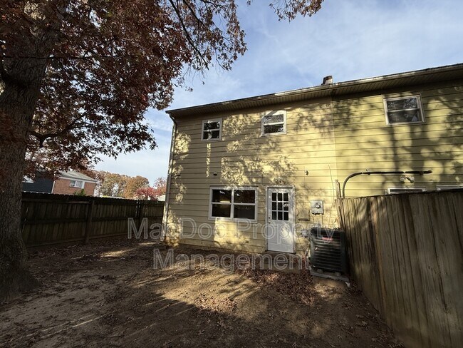 Building Photo - 914 Anvil Rd