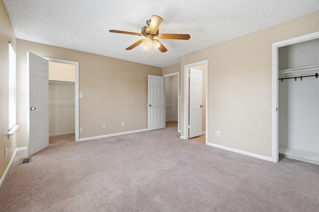 Building Photo - 5260 Settlers Park Dr
