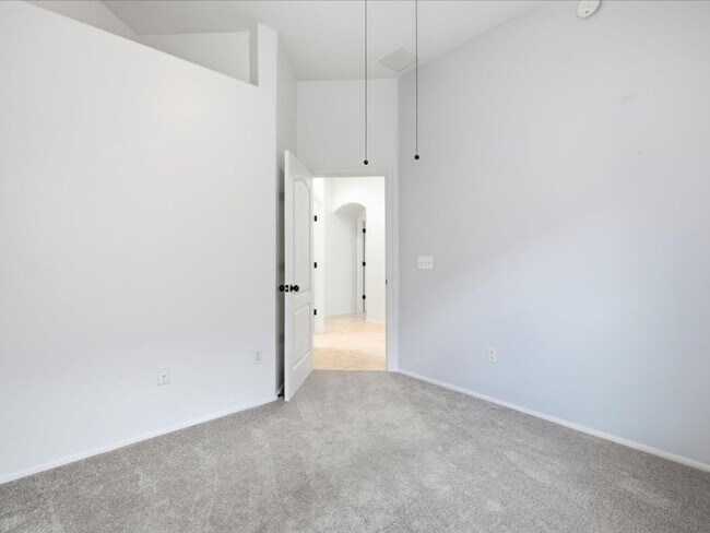 Building Photo - 601 E Pima Meadows Dr
