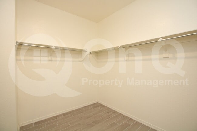 Building Photo - 17120 N 9th Pl