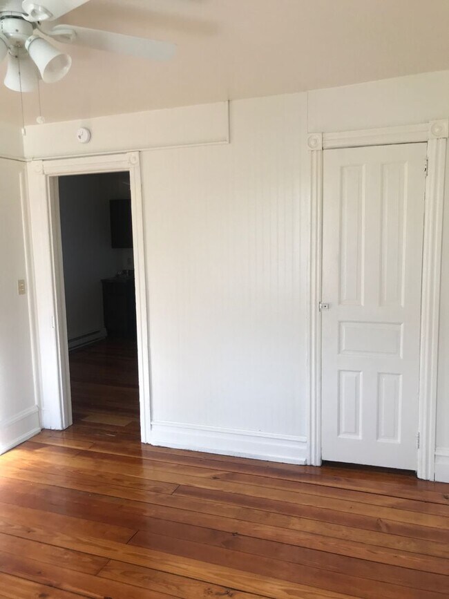 Building Photo - 139 N 10th St