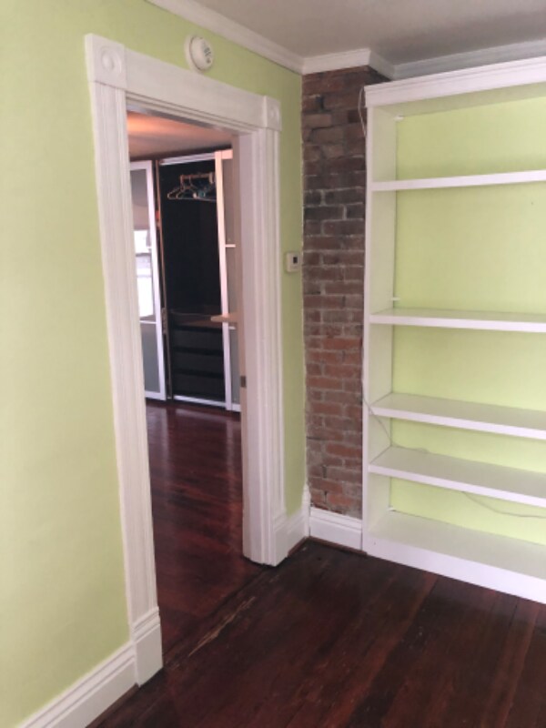 Building Photo - 553 Lilly Ave