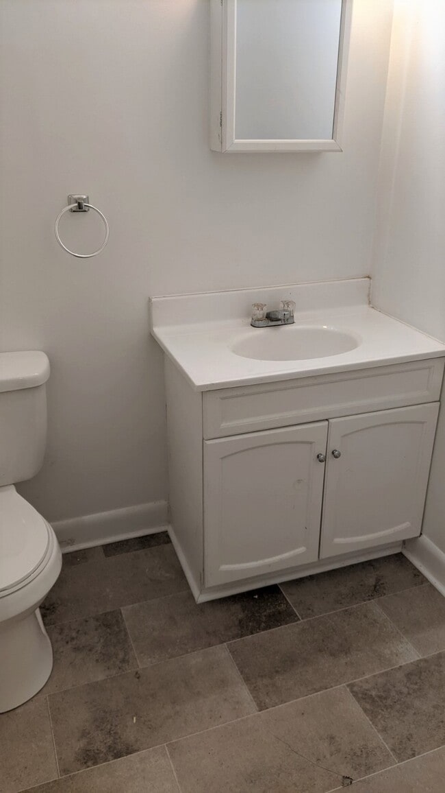 Building Photo - 1719 Providence Rd