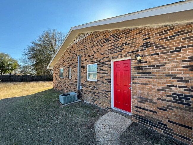 Building Photo - Available FOR RENT in Midland City, AL