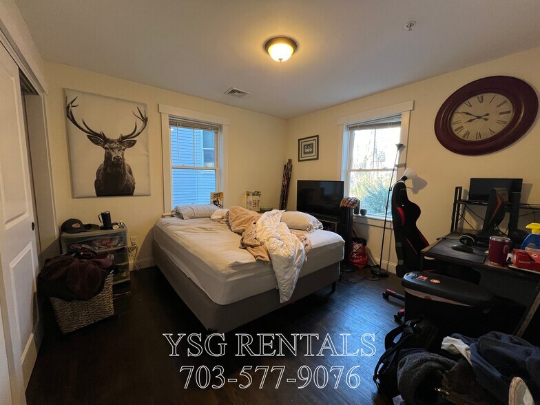 Building Photo - 24 Sunset St