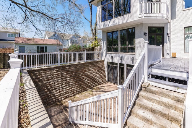 Building Photo - 2117 Wilmette Ave