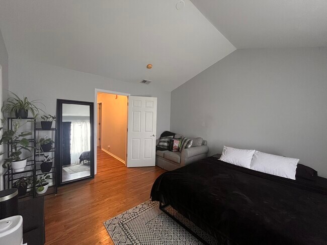 Building Photo - 610 Lakeridge Ct