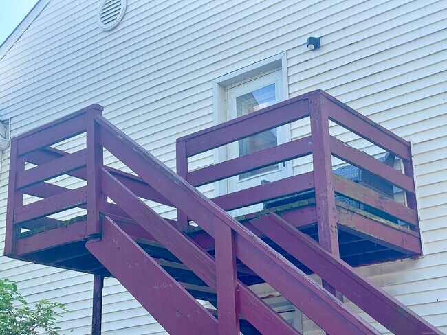 Building Photo - 72 Standish Rd
