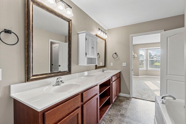 Building Photo - Spacious 3-Bed, 3-Bath Home in Wentzville