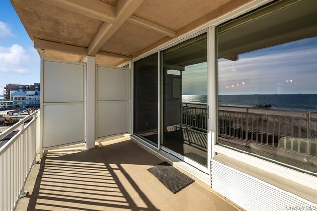 Building Photo - 830 Shore Rd