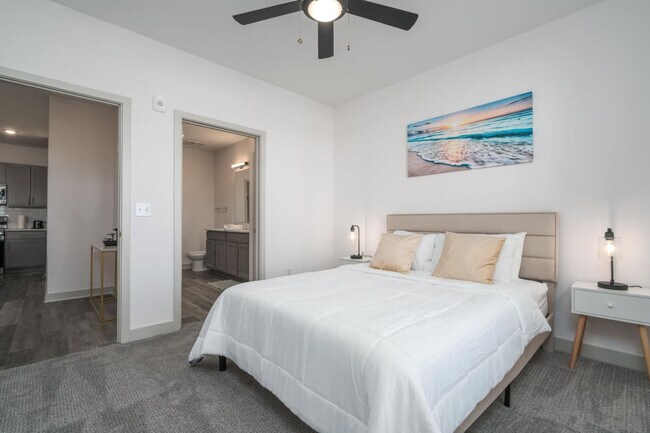 Building Photo - 5775 Sunrise Wy