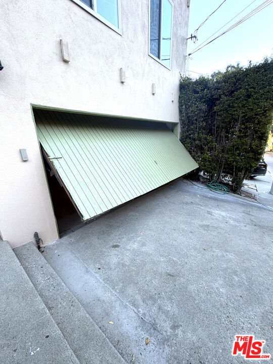 Building Photo - 8535 Lookout Mountain Ave