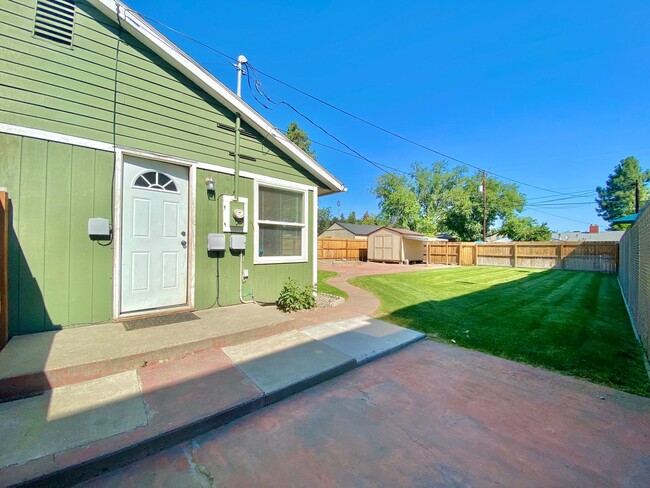 Building Photo - Updated Selah Home with Large Yard