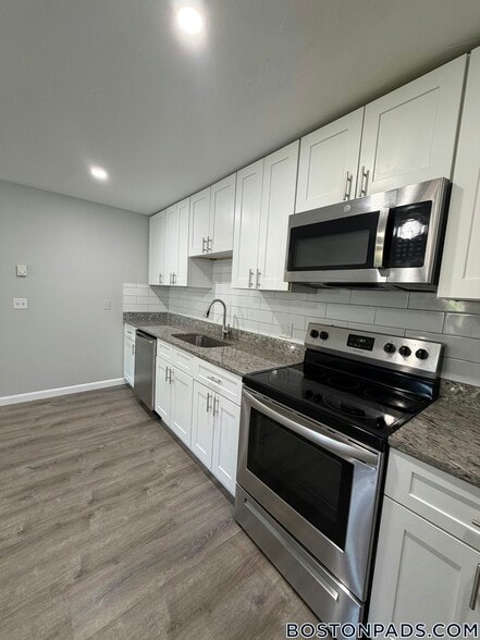Building Photo - 437 Sunderland Rd