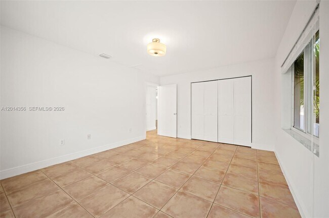 Building Photo - 512 Warren Ln