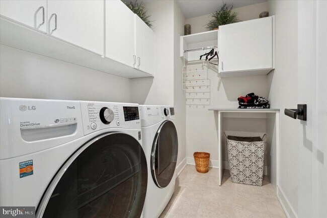 Building Photo - 1215 Benjamin Dr