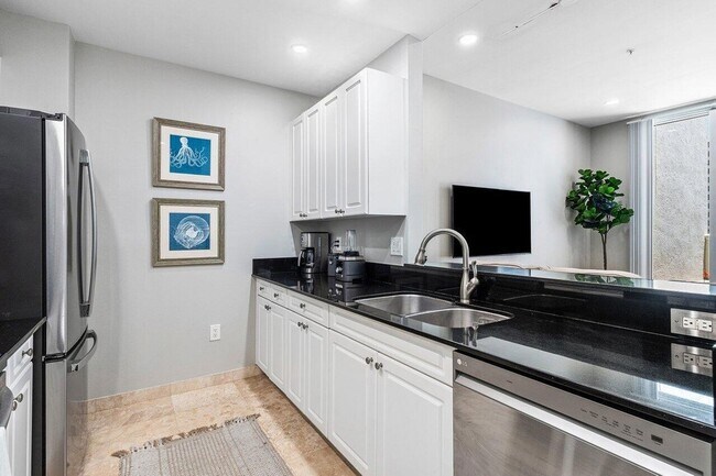 Building Photo - 255 Evernia St