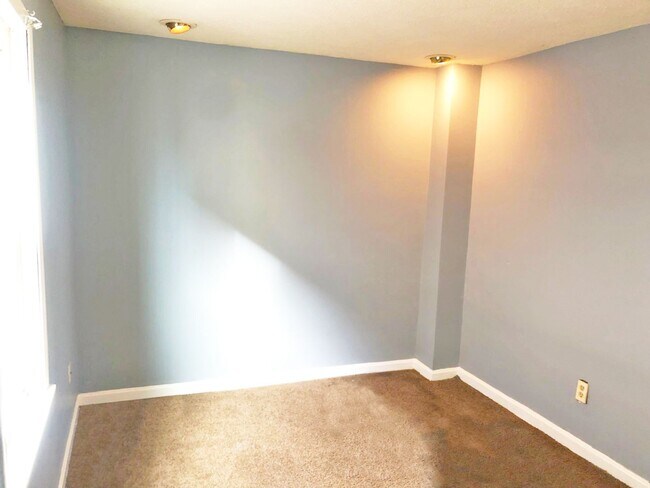 Building Photo - 7815 Jeffries Ave