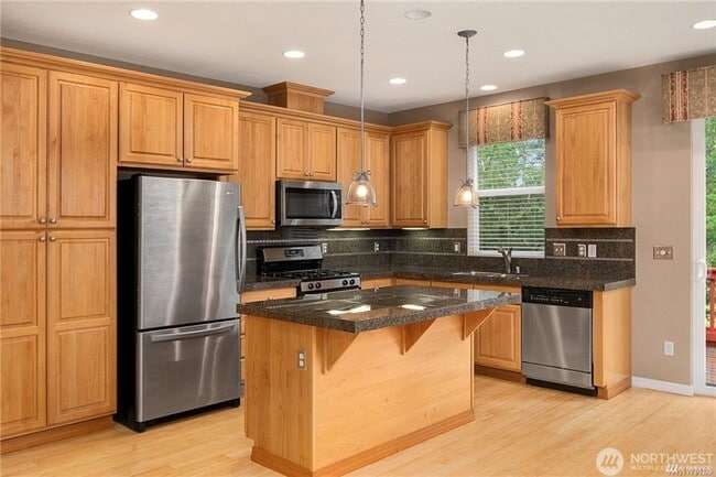 Building Photo - 2bd/1.75ba Redmond Duplex