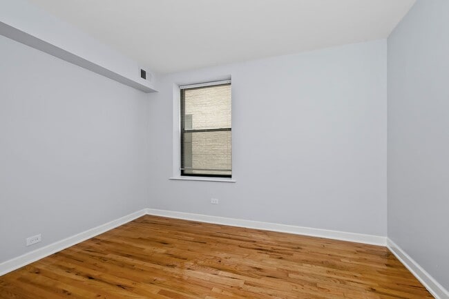 Building Photo - One Bedroom Unit in South Shore