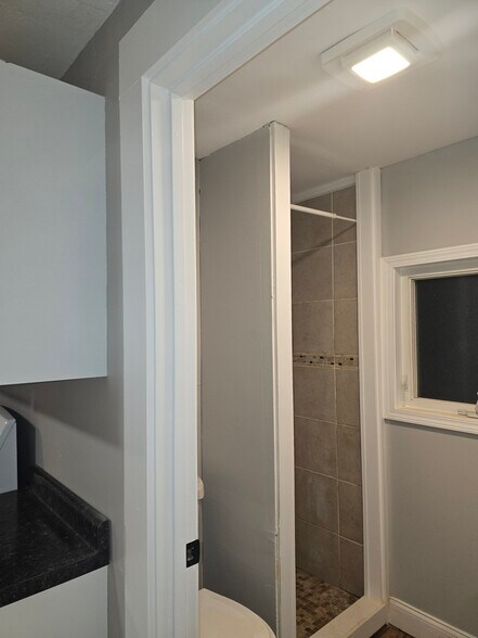 Bathroom - 347 Pearl St