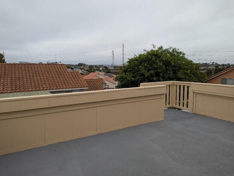 Balcony mountain/rooftop view - 327 E Palomar St