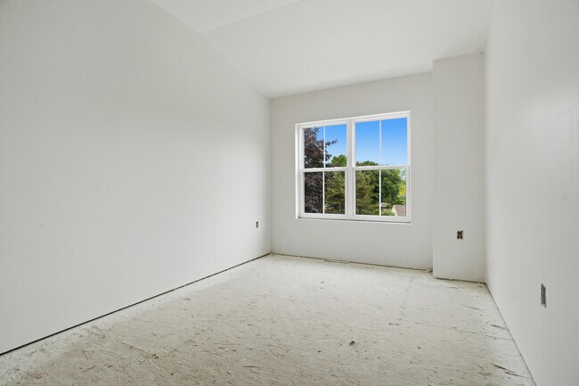 Building Photo - 119 Kettle Moraine Dr S