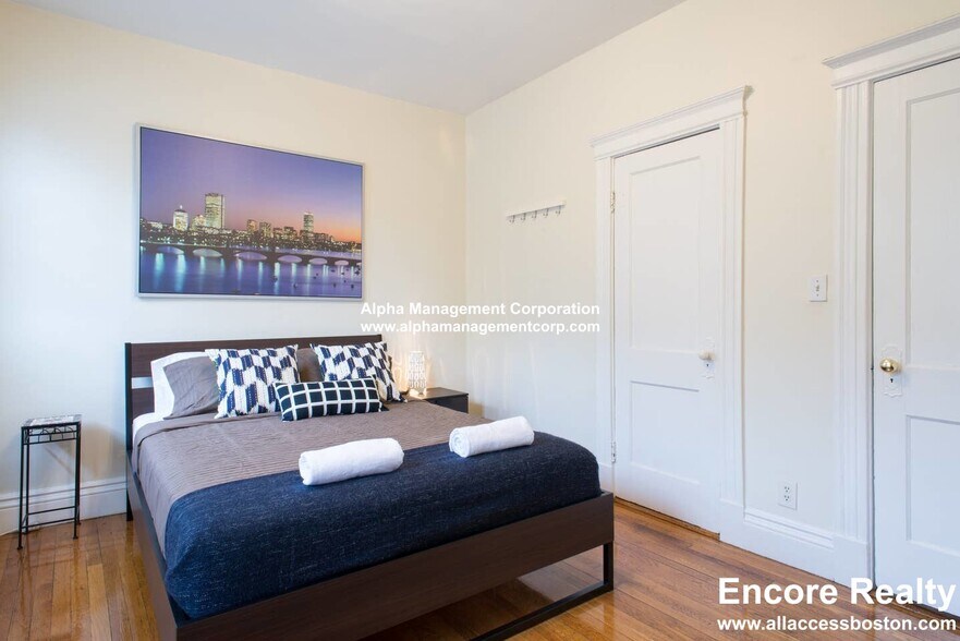 Building Photo - 126 Warren St